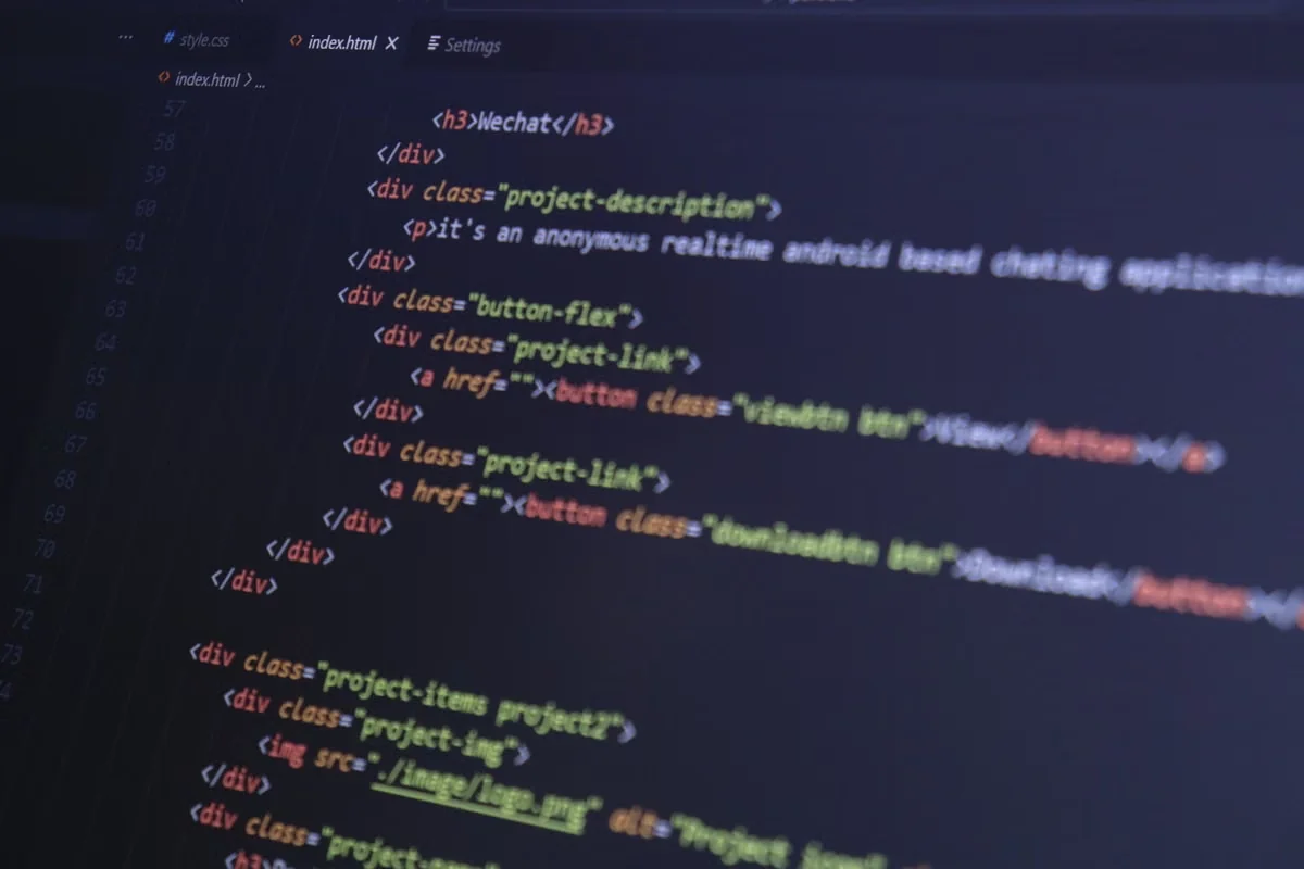 Illustrative scene of analysing a software chain